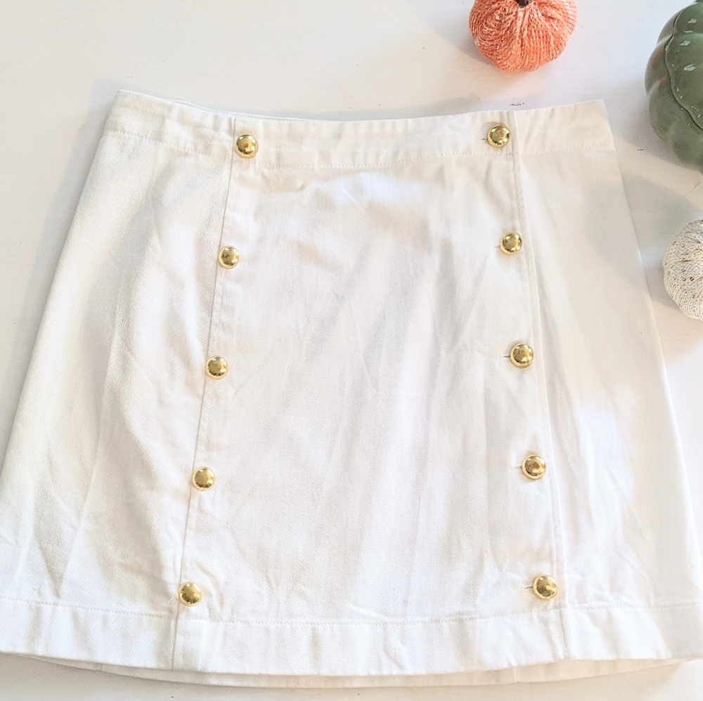 PREPPY: White denim mini skirt with gold buttons from Michael Kors - SIZE 10